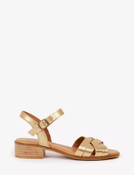 HEELED SHEPHERDESS METALLIC LEATHER SANDAL